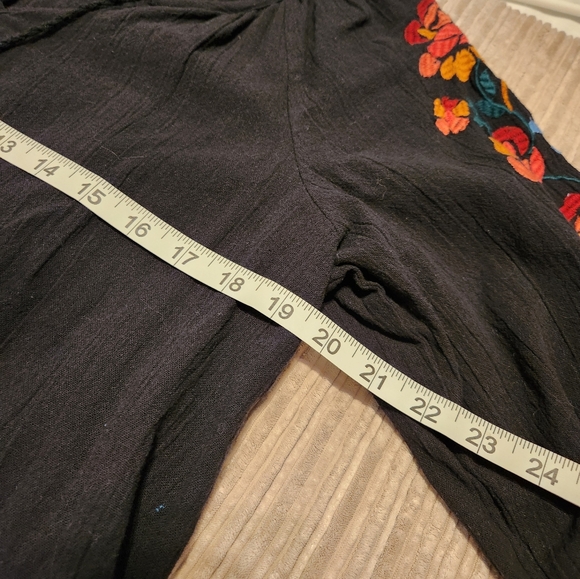 World Market floral embroidered sleeves Spanish  Boho blouse - Picture 6 of 8